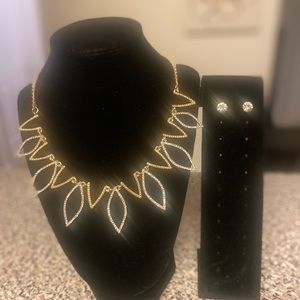 Gold Flower Necklace Set